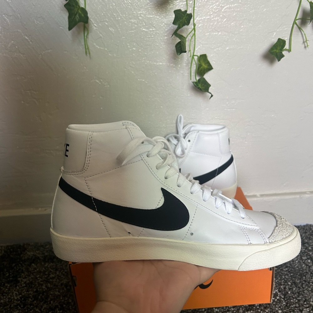 Nike White High-Top Sneakers - Picture 3 of 7